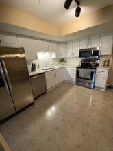 350 Kristin Ct W in Brookfield, WI - Building Photo - Building Photo