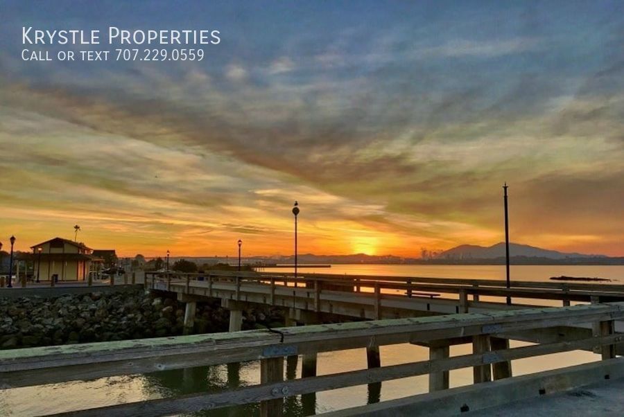 127 W F St in Benicia, CA - Building Photo
