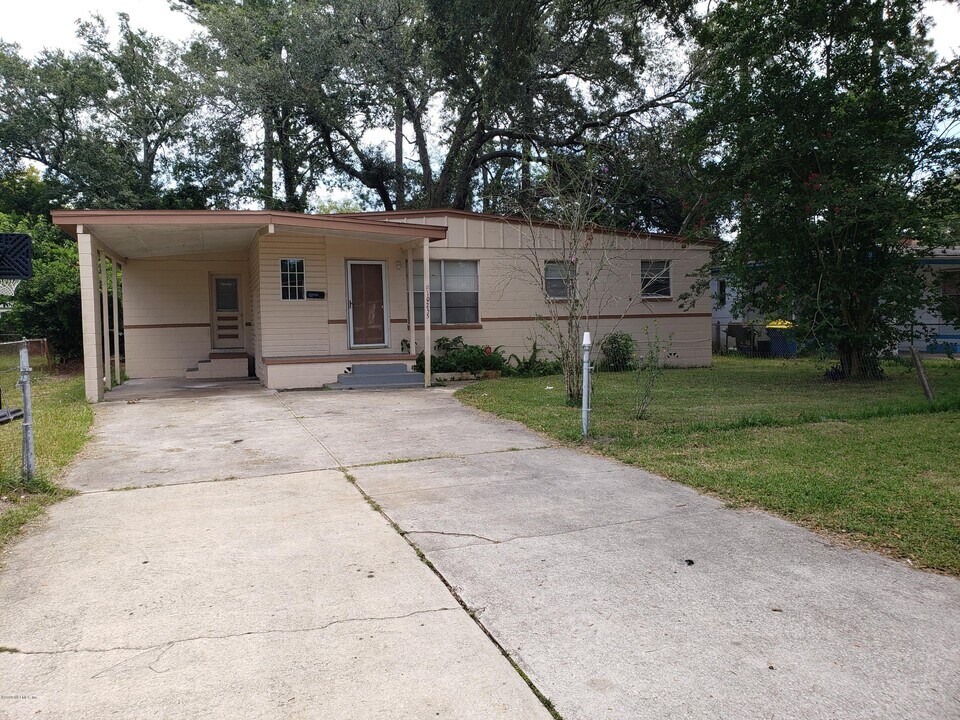 10255 Swarthmore Dr in Jacksonville, FL - Building Photo