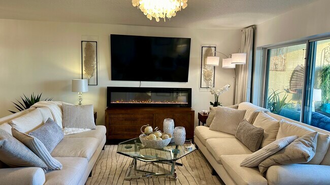 561 Casa Bella Dr in Cape Canaveral, FL - Building Photo - Building Photo