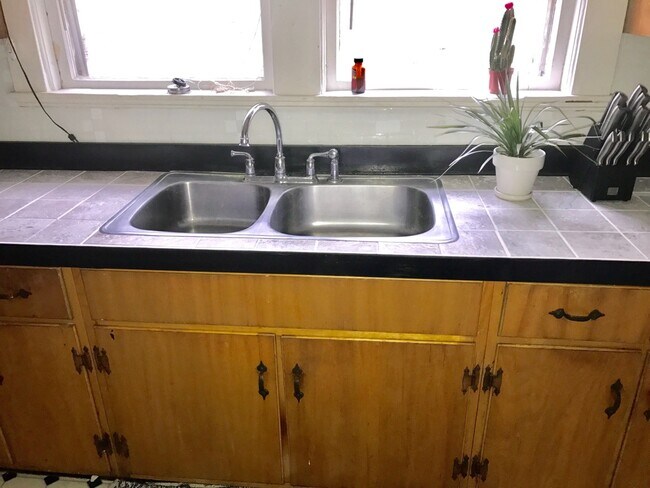 171 Hillside St, Unit 1 in Boston, MA - Building Photo - Building Photo