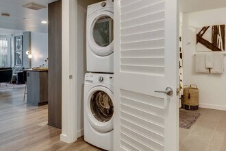 1001 Minor Ave in Seattle, WA - Foto de edificio - Building Photo