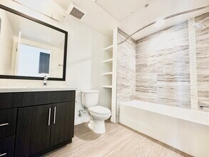 11407 Chandler Blvd in Los Angeles, CA - Building Photo - Building Photo