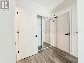 8 Interchange Wy in Vaughan, ON - Building Photo - Building Photo