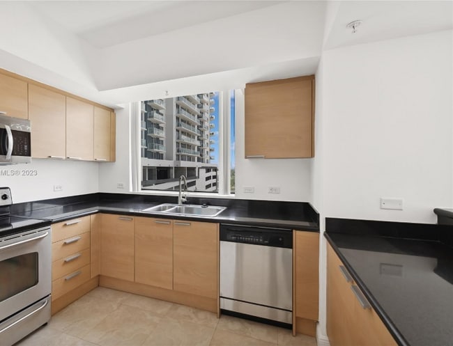 property at 140 S Dixie Hwy