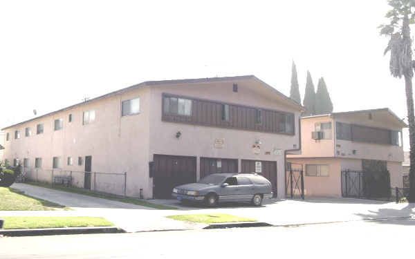 5476 Linden Ave in Long Beach, CA - Foto de edificio