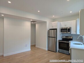 38 Regent St in Boston, MA - Foto de edificio - Building Photo