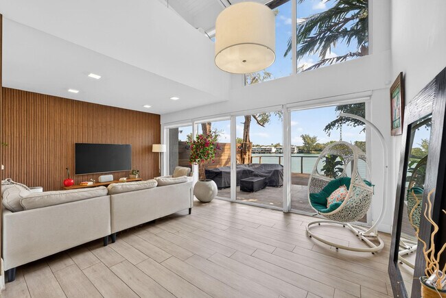 4945 SW 71st Pl in Miami, FL - Building Photo - Building Photo