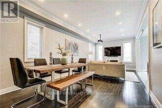 309 Moody Dr in Vaughan, ON - Building Photo - Building Photo