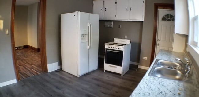 property at 1122 W 21st St