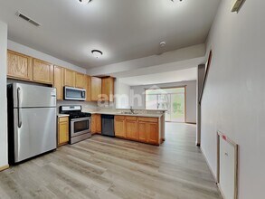 2291 Flagstone Ln in Carpentersville, IL - Foto de edificio - Building Photo