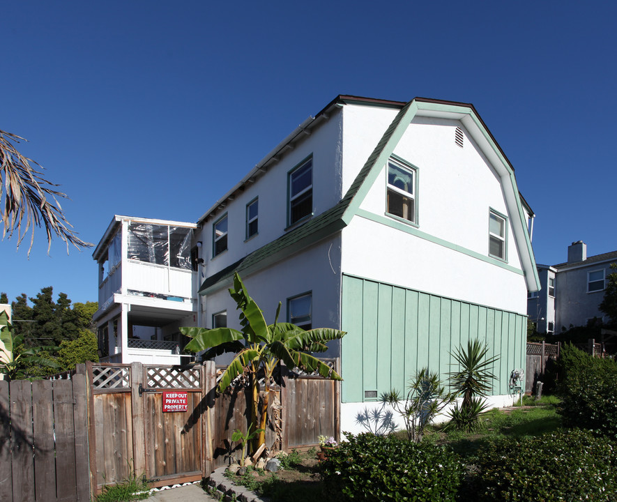 3674 Voltaire St in San Diego, CA - Foto de edificio