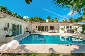 375 Harbor Ct in Key Biscayne, FL - Building Photo - Building Photo