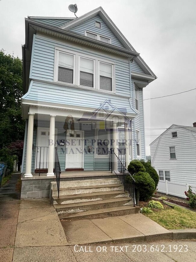 25 Cumley St