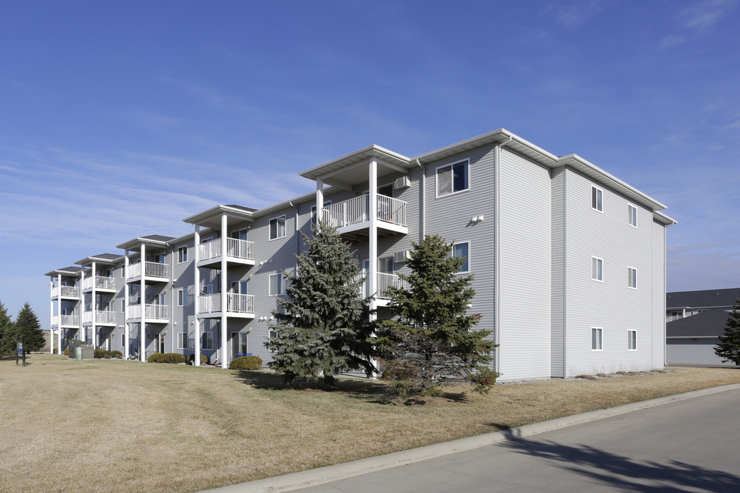 Cutters Grove in Fargo, ND - Building Photo