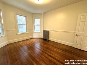 15 E Milton Rd, Unit 1 in Brookline, MA - Building Photo - Building Photo