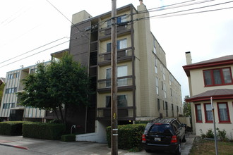 373 Staten Ave in Oakland, CA - Foto de edificio - Building Photo