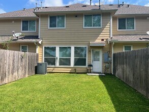 8307 Greys Ln in Houston, TX - Building Photo - Building Photo