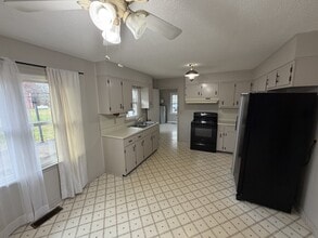 7410 New Glendale Rd in Glendale, KY - Building Photo - Building Photo