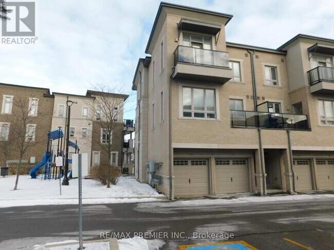 105 Kayla Crescent in Vaughan, ON - Building Photo - Building Photo