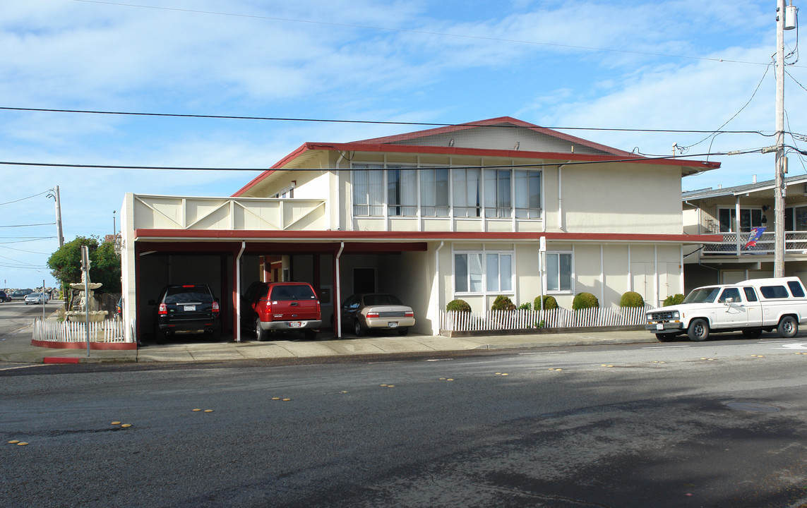 95 Clarendon Rd in Pacifica, CA - Building Photo