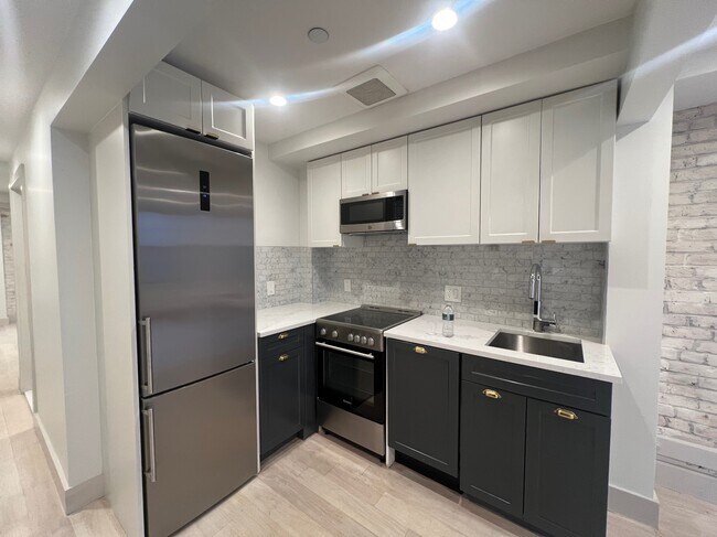 21 Avenue B in New York, NY - Building Photo - Building Photo