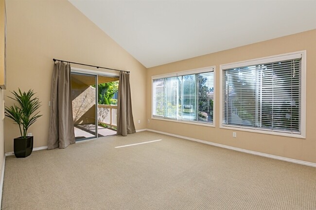 930 Via Mil Cumbres, Unit 176 in Solana Beach, CA - Building Photo - Building Photo