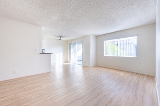 Harmony Court Apartments in Pasadena, CA - Foto de edificio - Interior Photo