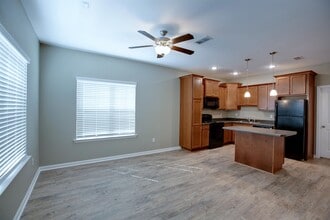 2202 Cedarbrook Ct in Tallahassee, FL - Building Photo - Building Photo