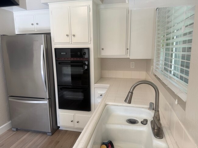 6152 Warner Ave, Unit A in Huntington Beach, CA - Foto de edificio - Building Photo