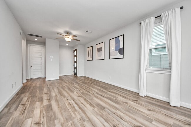 9830 Magnolia Village Ln in Houston, TX - Building Photo - Building Photo