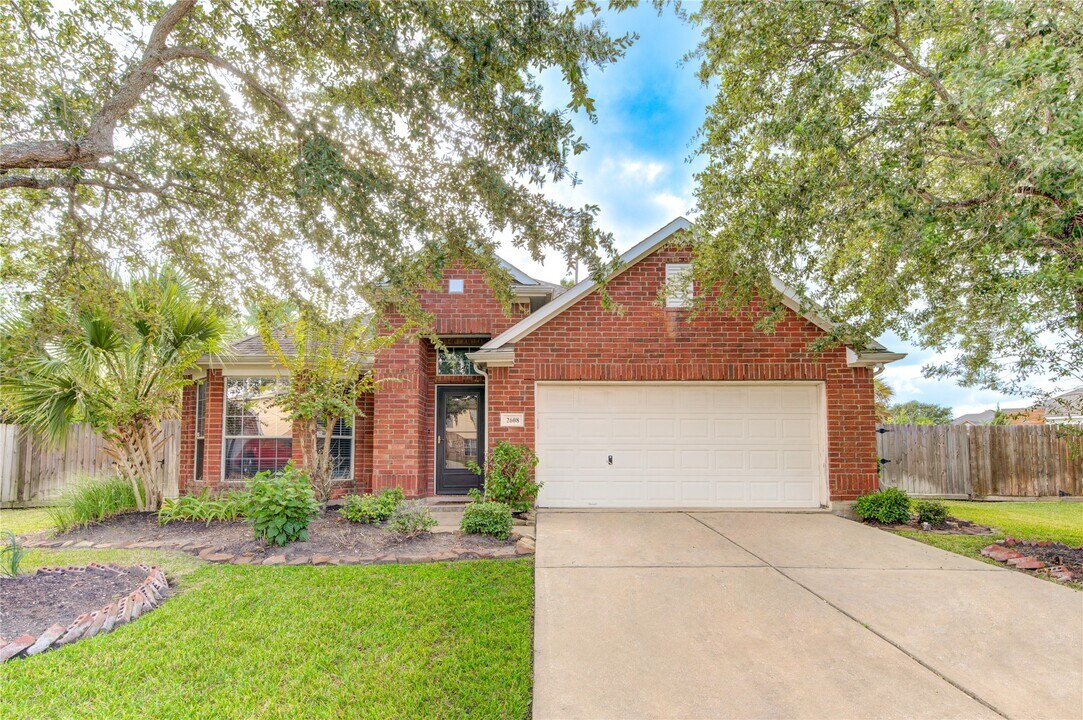 2608 Shady Springs Ct in Pearland, TX - Building Photo