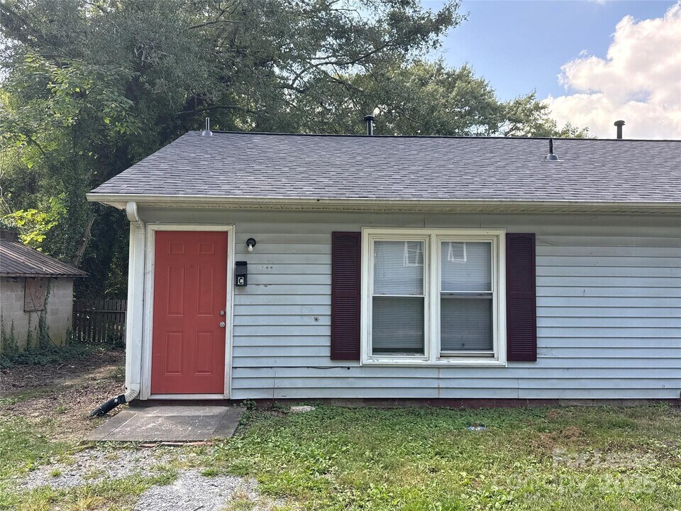 609 W Davidson Ave in Gastonia, NC - Building Photo