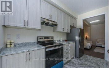 10 Hashmi Pl in Brampton, ON - Building Photo - Building Photo