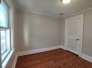 876 Niagara St, Unit Upper Rear in Buffalo, NY - Building Photo - Building Photo