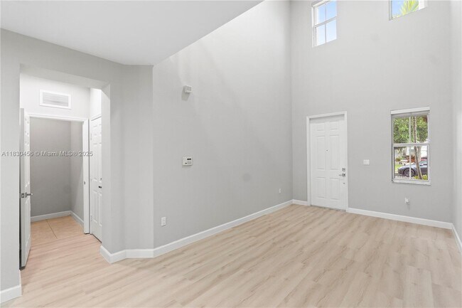10761 SW 7th St in Miami, FL - Building Photo - Building Photo