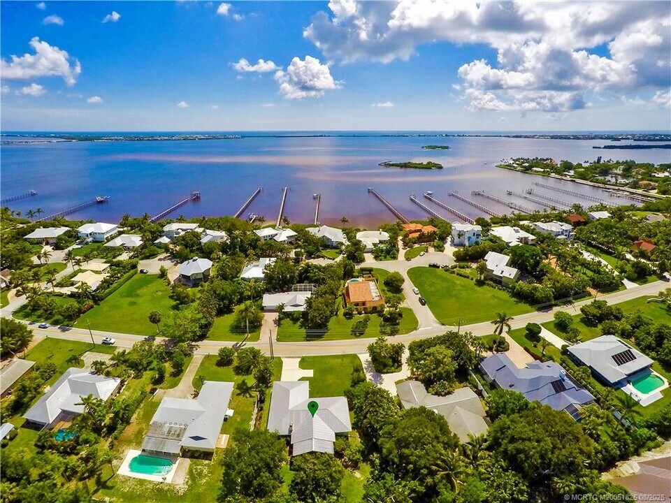 97 S Sewalls Point Rd in Stuart, FL - Building Photo