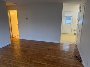 7 Saran Ave in Bedford, MA - Building Photo - Building Photo