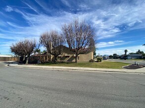4304 Northwind Dr in Bakersfield, CA - Building Photo - Building Photo