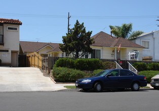 4076-4080 Iowa St in San Diego, CA - Foto de edificio - Building Photo