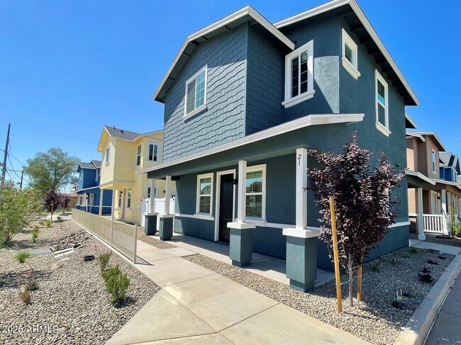 property at 814 E Roma Ave