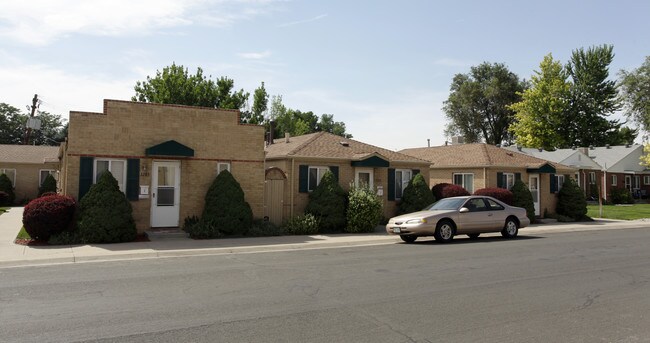 3281-3287 S Acoma St in Englewood, CO - Foto de edificio - Building Photo