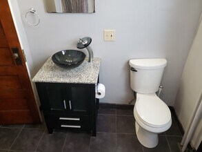 208 Ontario St, Unit B in Albany, NY - Building Photo - Building Photo