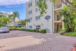 301 S Gulfstream Ave in Sarasota, FL - Building Photo
