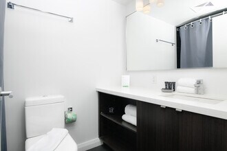 161 Cumberland St in Toronto, ON - Building Photo - Building Photo