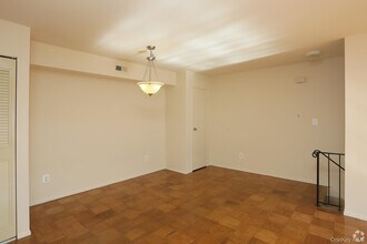 51 Commodore Ln in West Babylon, NY - Building Photo - Building Photo