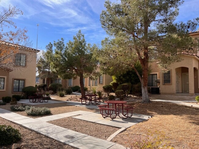 2121 Hussium Hills St in Las Vegas, NV - Building Photo - Building Photo