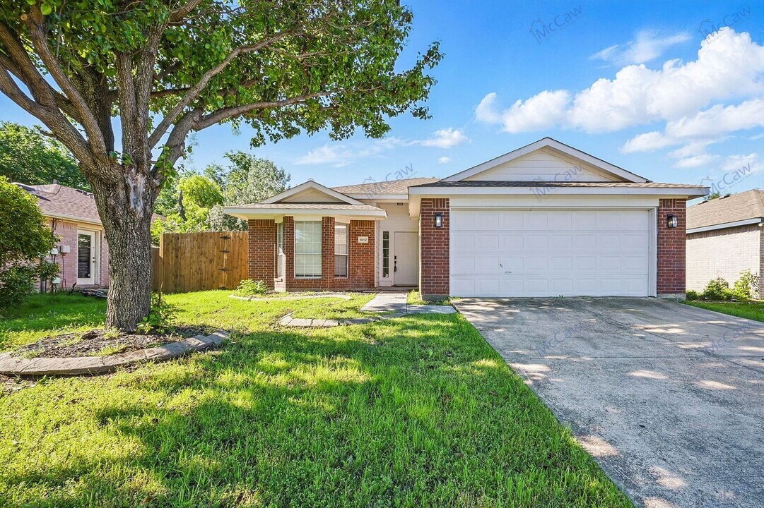 1012 Waterview Dr in Little Elm, TX - Foto de edificio