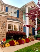 811 Wheaton Way in Creve Coeur, MO - Building Photo - Building Photo