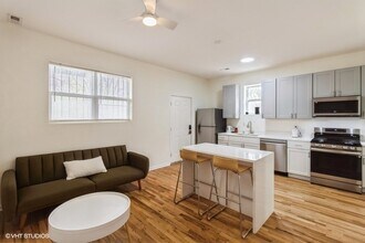 1440 N Washtenaw Ave, Unit 2 in Chicago, IL - Building Photo - Building Photo